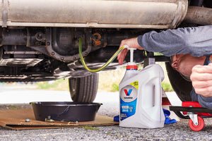 In this example of how to use the Gallon Bottle Fluid Pump, the pump is being used to change the rear differential fluid on a Jeep Wrangler.